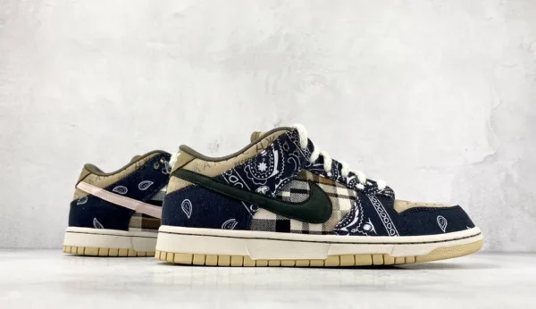 Travis Scott x Nike SB Dunk Low - Image 5