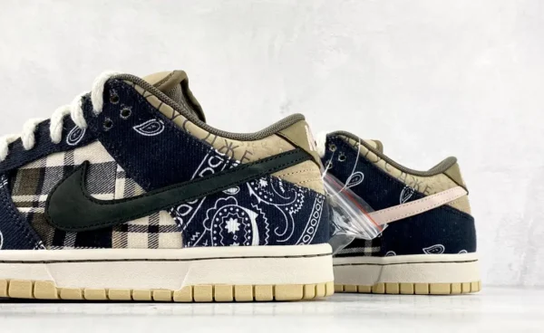 Travis Scott x Nike SB Dunk Low - Image 8