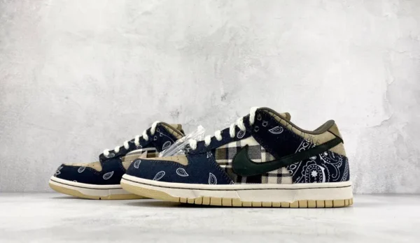 Travis Scott x Nike SB Dunk Low - Image 6