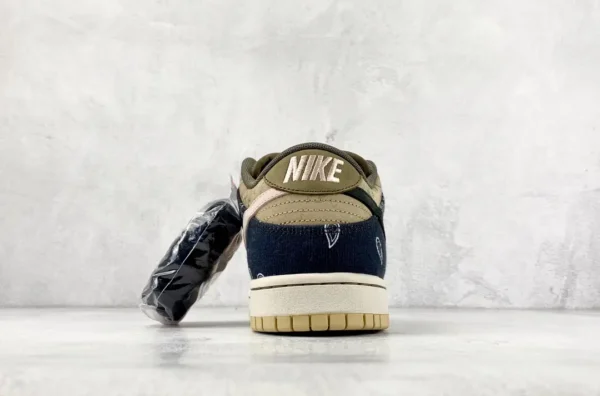 Travis Scott x Nike SB Dunk Low - Image 9
