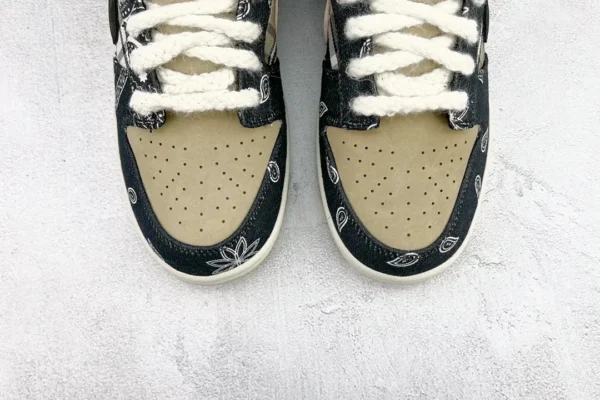 Nike SB Dunk Low
Travis Scott - Image 7