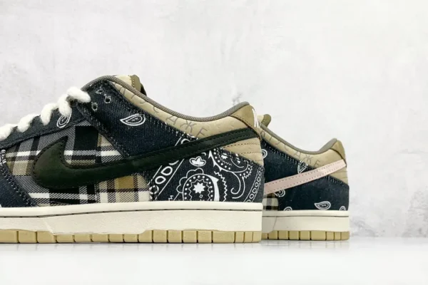 Nike SB Dunk Low
Travis Scott - Image 8