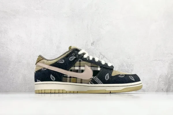 Nike SB Dunk Low
Travis Scott - Image 2