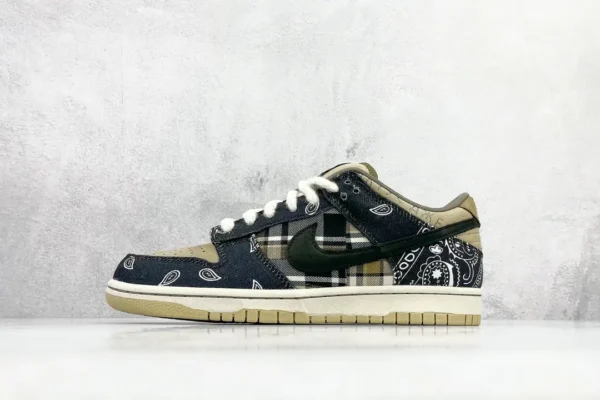 Nike SB Dunk Low
Travis Scott