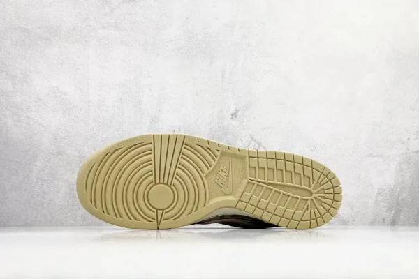 Nike SB Dunk Low
Travis Scott - Image 4