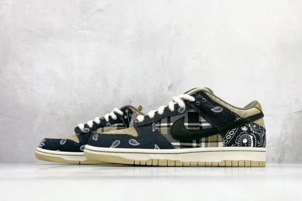 Nike SB Dunk Low
Travis Scott - Image 5
