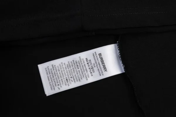 Burberry  T-shirt - Image 9