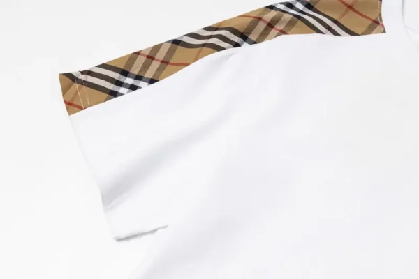 Burberry  T-shirt - Image 3