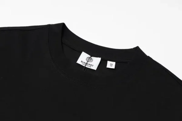 Burberry  T-shirt - Image 4
