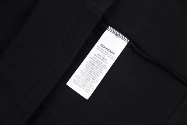 Burberry  T-shirt - Image 9
