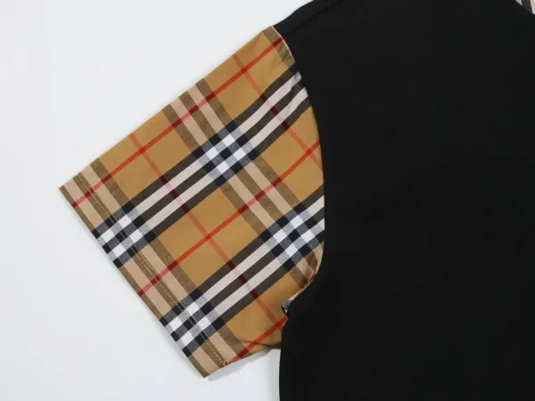 Burberry  T-shirt - Image 4