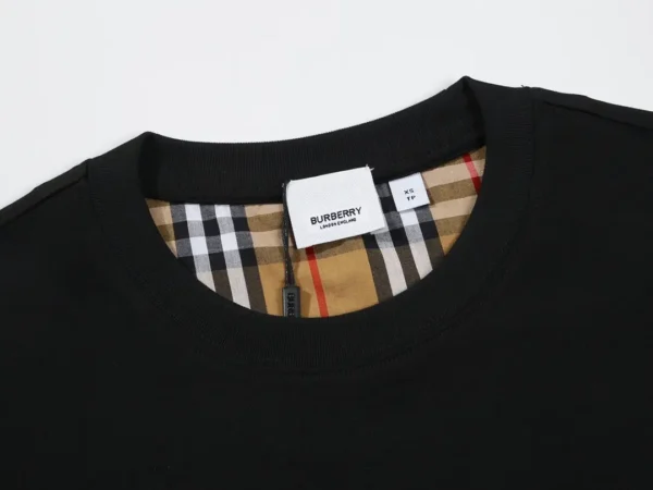 Burberry  T-shirt - Image 3