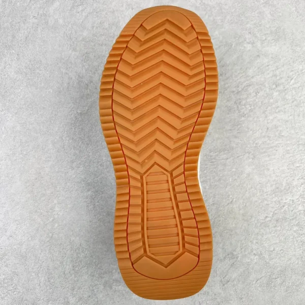 Gucci casual sports shoe - Image 9