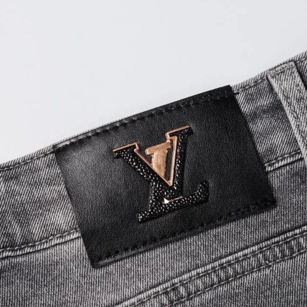 LV Louis Vuitton Donkey's Latest Super Soft Jeans
Donkey's top-quality materials are super soft and washed with Khmer water - Image 5