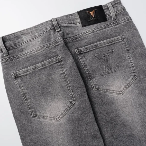 LV Louis Vuitton Donkey's Latest Super Soft Jeans
Donkey's top-quality materials are super soft and washed with Khmer water - Image 4