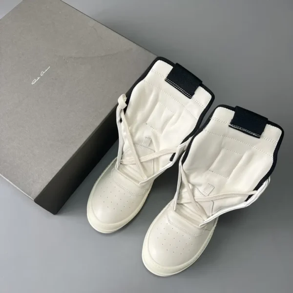 Rick Owens has a white inverted triangle.
     
Market independence - Image 9