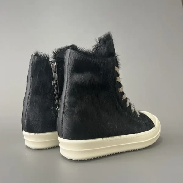 Rick Owens' horsehair high top tie.
     
market - Image 4