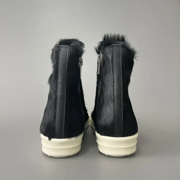 Rick Owens' horsehair high top tie.
     
market - Image 5