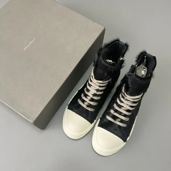 Rick Owens' horsehair high top tie.
     
market - Image 9
