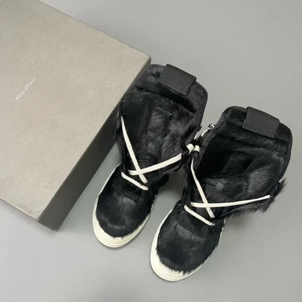 Rick Owens' horsehair has a black and white inverted triangle.
  7 - Image 9