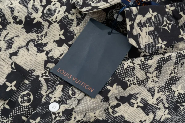 Louis Vuitton printed with the old floral letters LoGO - Image 3