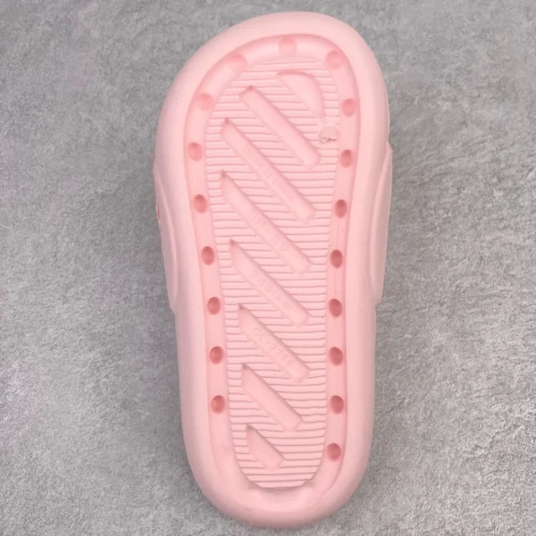 Gucci Slippers - Image 4