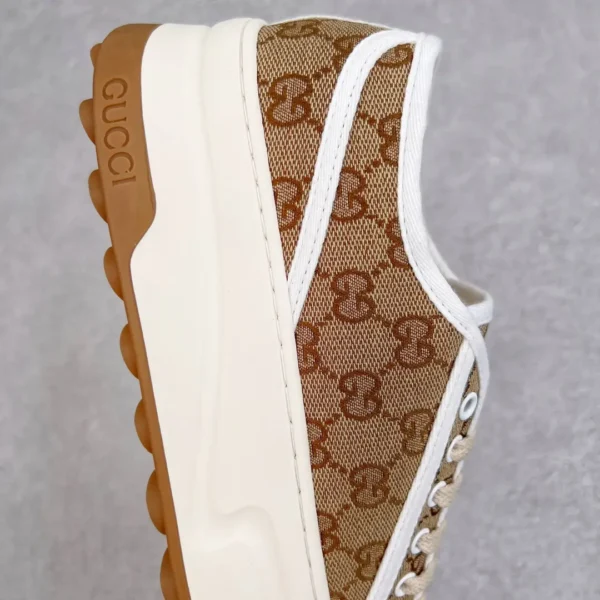 Gucci Canvas Low Cut - Image 6