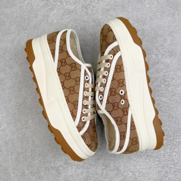 Gucci Canvas Low Cut - Image 3