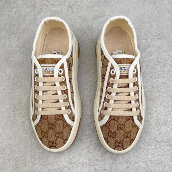 Gucci Canvas Low Cut - Image 2
