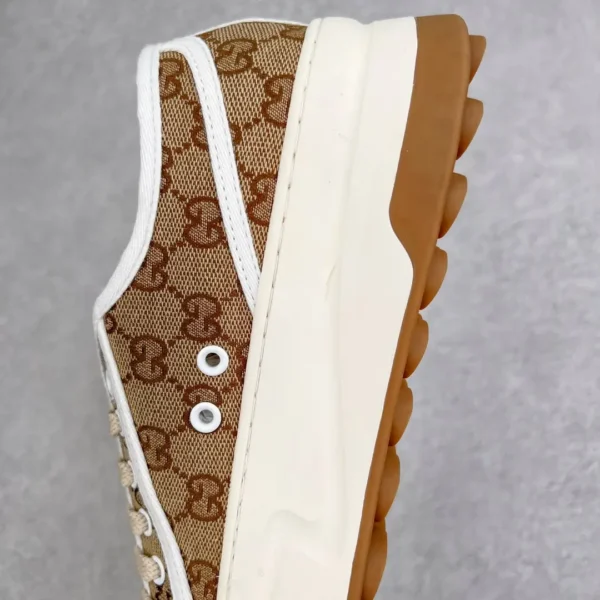 Gucci Canvas Low Cut - Image 7