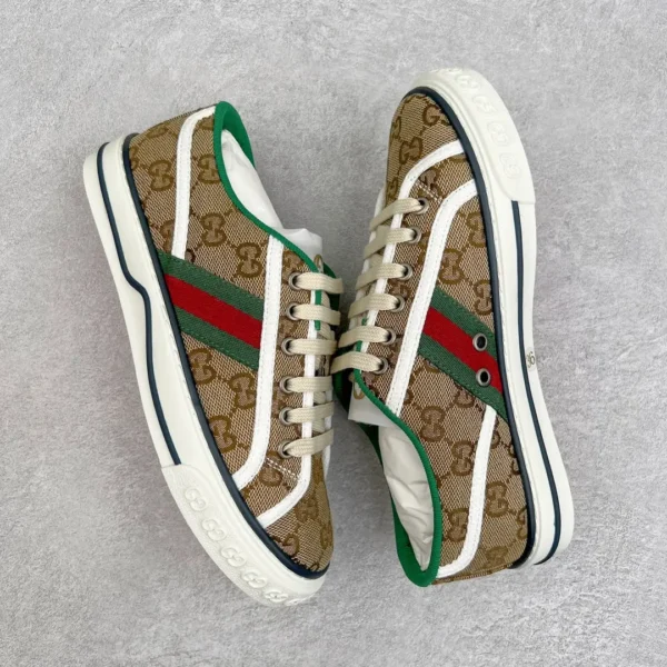 Gucci Canvas Low Cut - Image 3