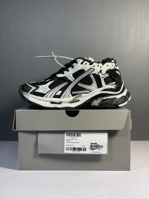 Balenciaga Runner - Image 9