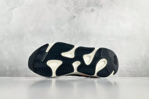 Yeezy Boost 700
Wave Runner - Image 4
