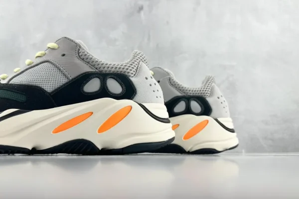 Yeezy Boost 700
Wave Runner - Image 8