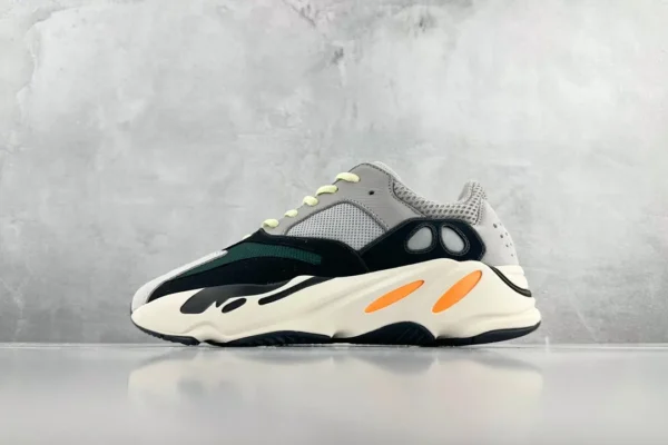 Yeezy Boost 700
Wave Runner