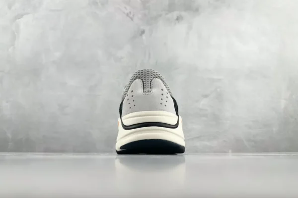 Yeezy Boost 700
Wave Runner - Image 9