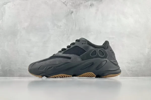 Yeezy Boost 700
Utility Black