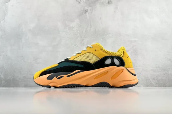 Yeezy Boost 700
Sun