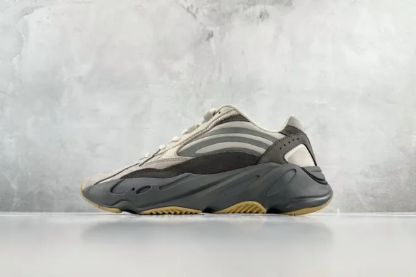 Yeezy Boost 700 V2
Tephra