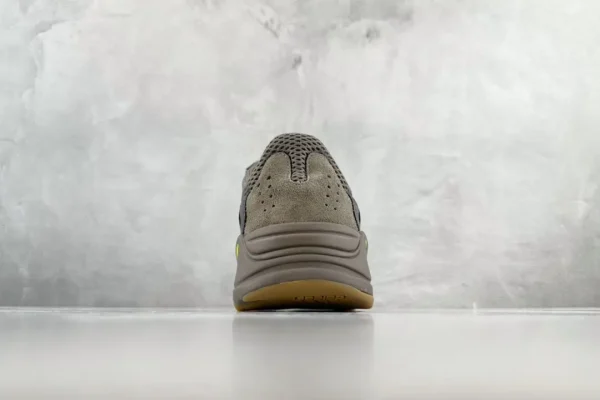 Yeezy Boost 700
Mauve - Image 9