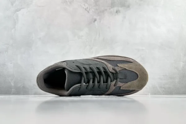 Yeezy Boost 700
Mauve - Image 3