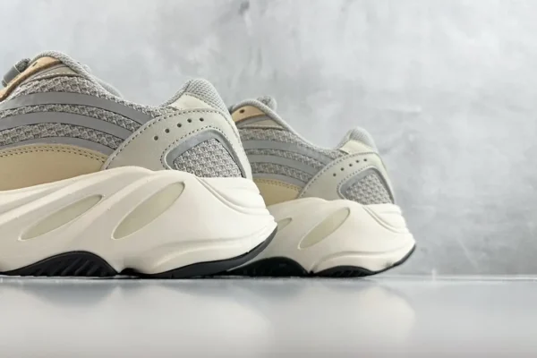 Yeezy Boost 700 V2
Cream - Image 8