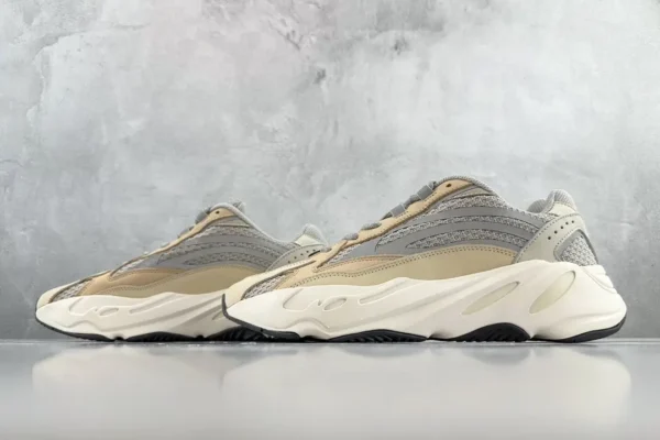 Yeezy Boost 700 V2
Cream - Image 5