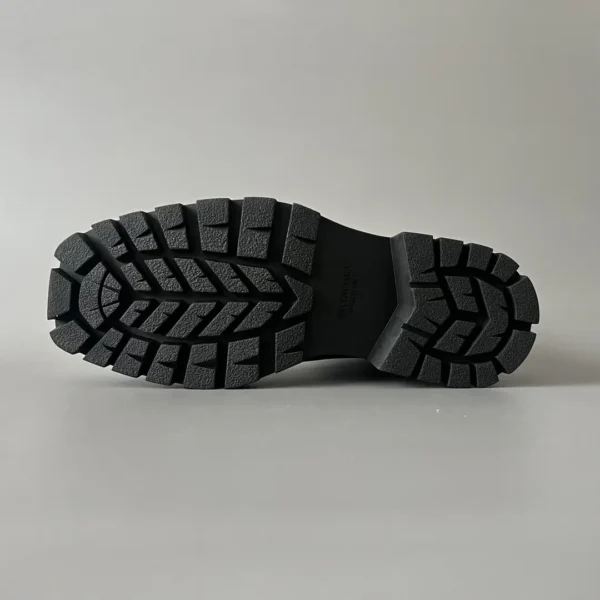 Balenciaga, a Parisian family, Rhino, a durable British midsole, Chelsea rhinoceros - Image 6