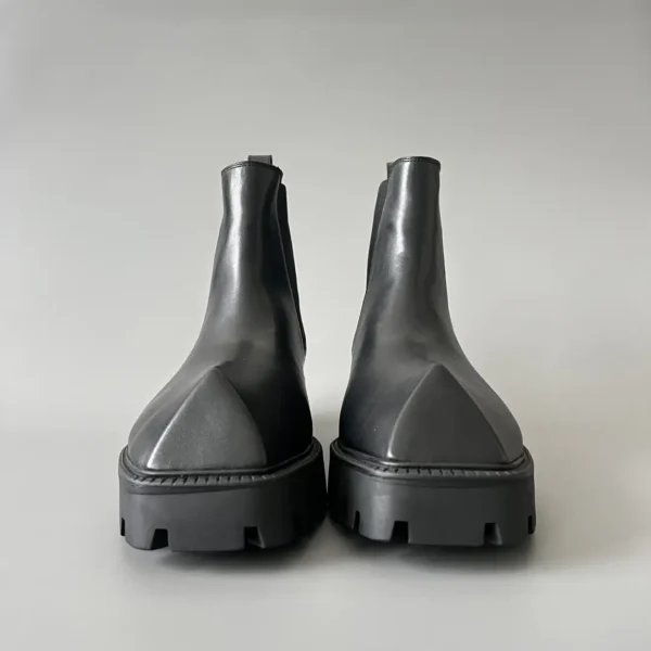 Balenciaga, a Parisian family, Rhino, a durable British midsole, Chelsea rhinoceros - Image 2
