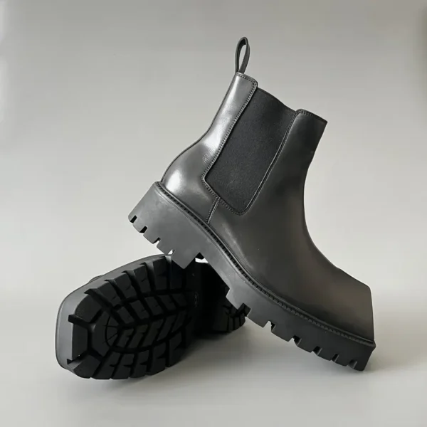 Balenciaga, a Parisian family, Rhino, a durable British midsole, Chelsea rhinoceros - Image 7
