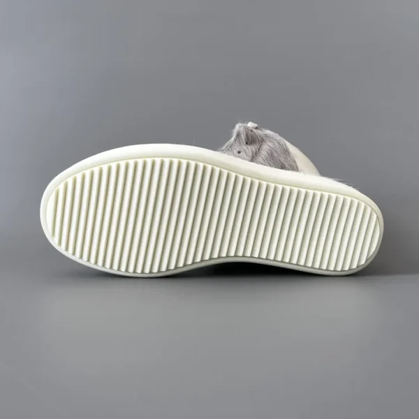 Rick Owens' horsehair is gray white inverted triangle.
  7 - Image 6