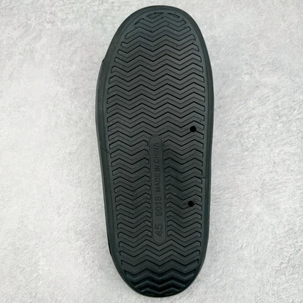 Gucci Slippers - Image 4