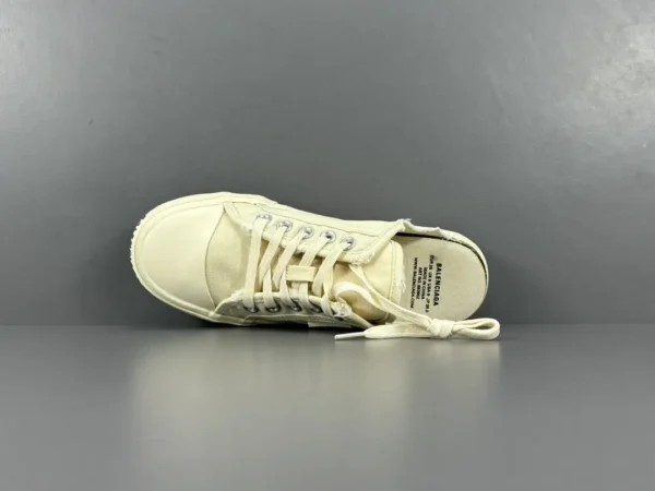 Balenciaga Paris Semi-trailer - Image 3