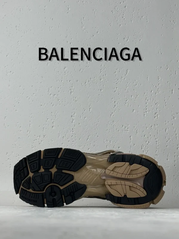 Balenciaga  Runner - Image 3